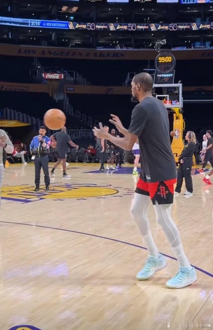 杜兰特赛前热身 🚀