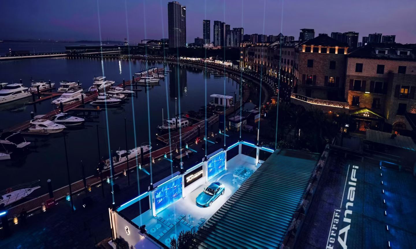 入夜，这个光调的真美！ ​​​