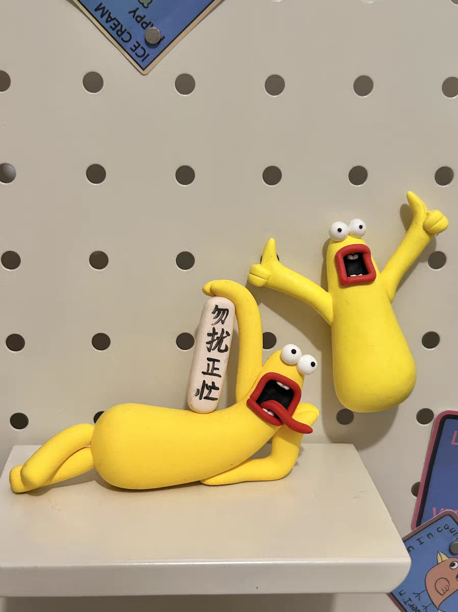 一些哄自己上班的工位摆件 