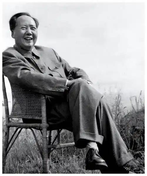 毛主席的军事能力有多强，抗美援朝爆发后，毛主席设下一个计中计，打的22万美军晕头