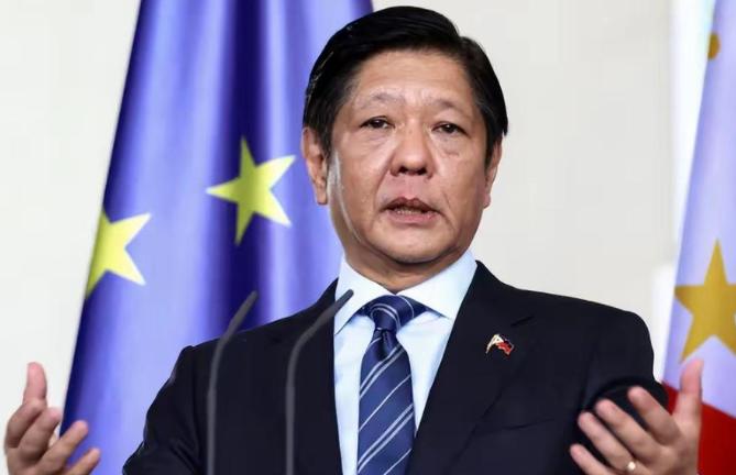 你敢信吗？前一天还在对你深情献唱、大谈民间友谊的邻居，一转身就在你家门口贴大字报