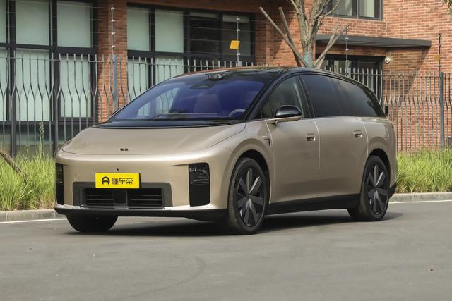 9 月 16 日晚，理想 i9 正式上市，新车定位于大型纯电 SUV，采用 2+