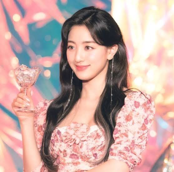 【朴志效】谁敢想这俩图时隔4年，夏日女神魂兮归来[抓狂] ​​​