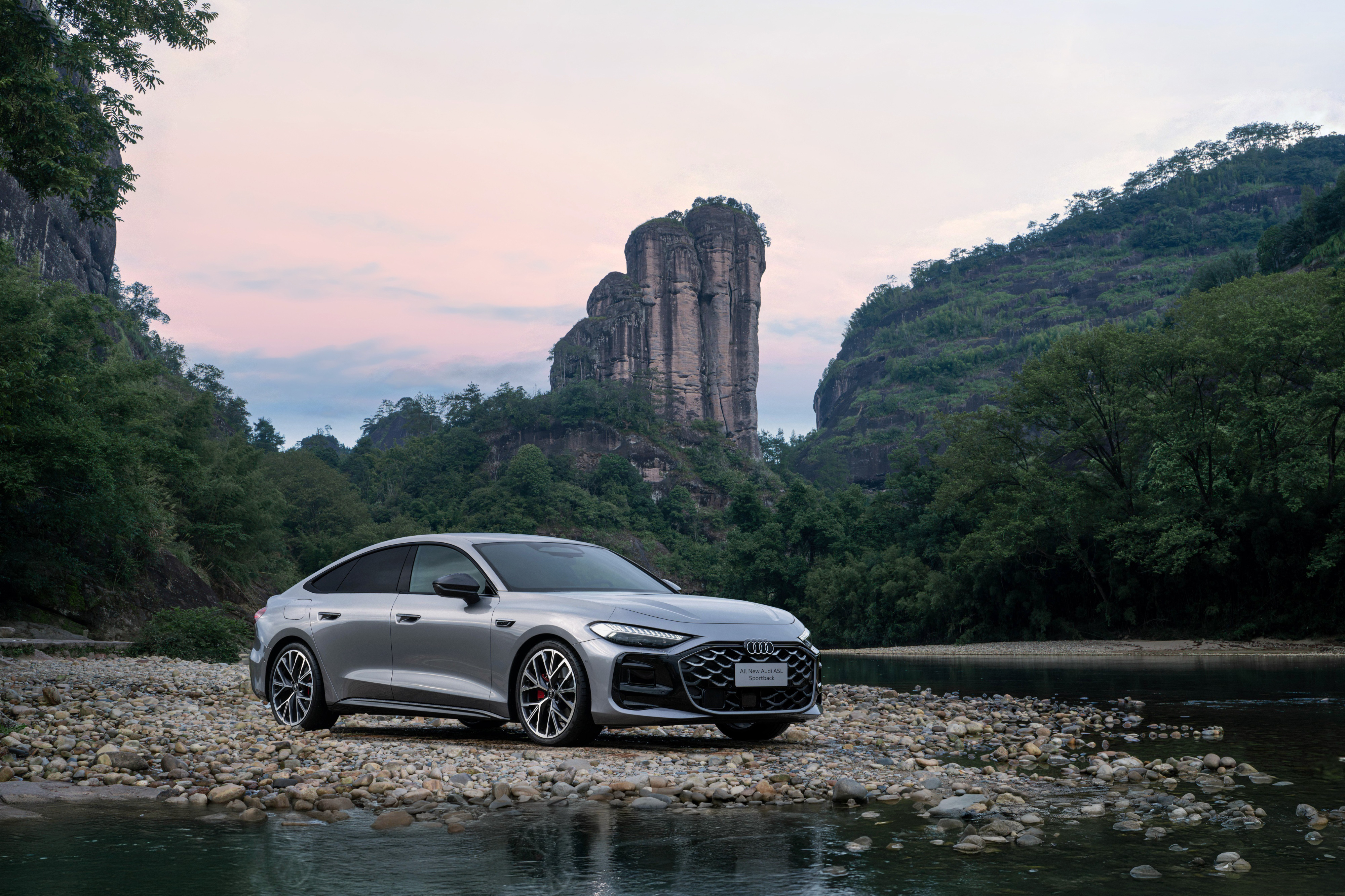 欣赏一组上汽奥迪A5L Sportback的官方照片，这个颜值确实高啊！全新上汽
