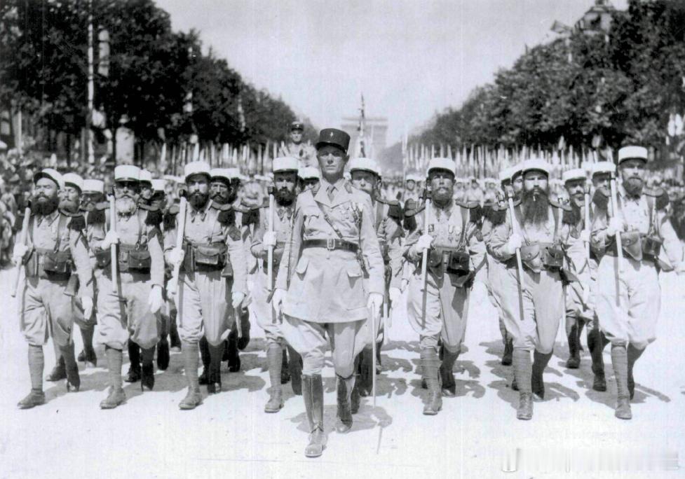 1939年8月巴黎阅兵历史影像