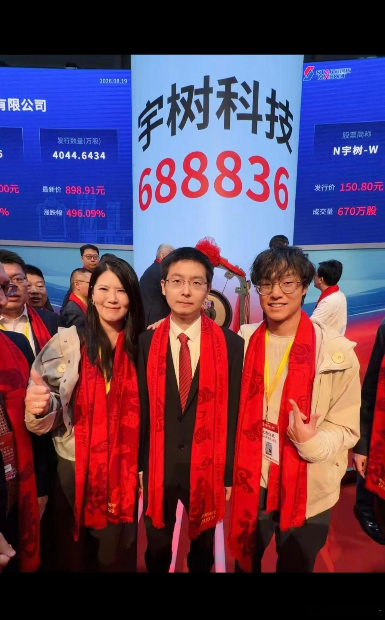 随着机器人，存储芯片的两大权重逐步超高股价落地，今后的国企重组方向或资产注入必定