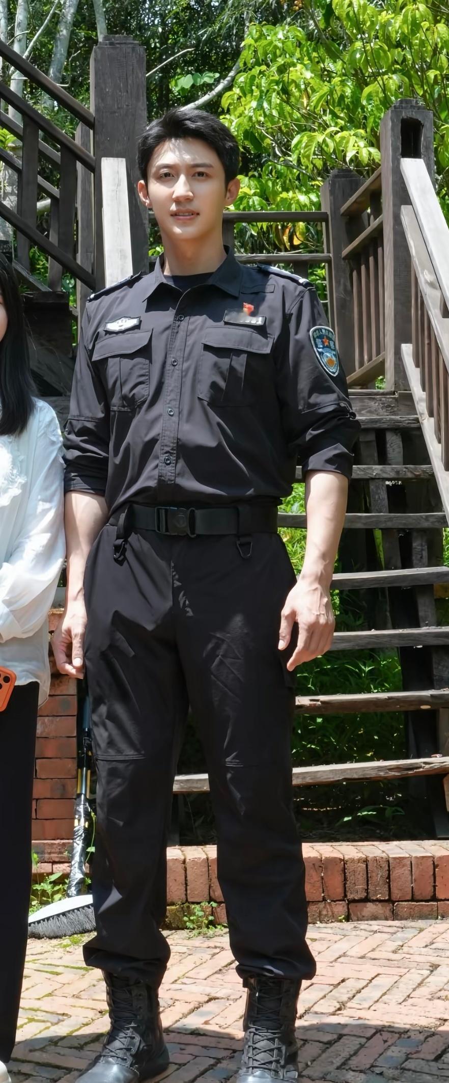 黄景瑜[超话]黄景瑜厉泽川 
依旧帅帅嘟[抱一抱]@黄景瑜 ​​​