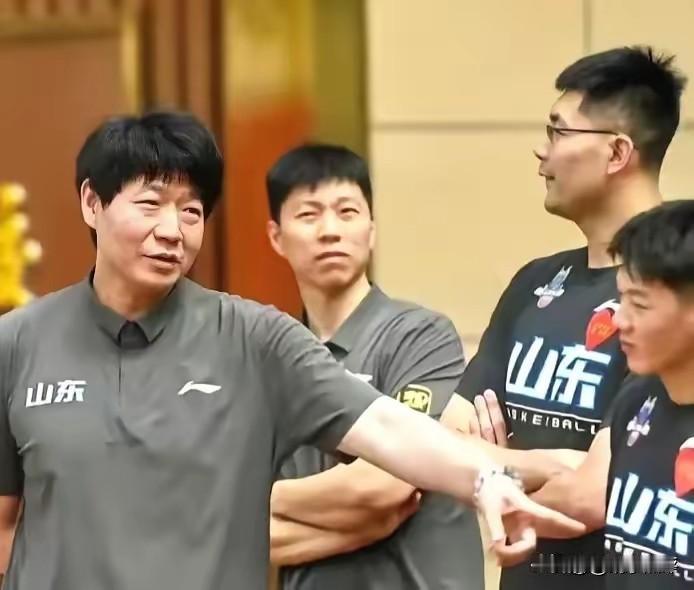 山东高速止步8强，输的非常难堪，主教练邱彪责任下重大，引援失败责任难逃，俱乐部为