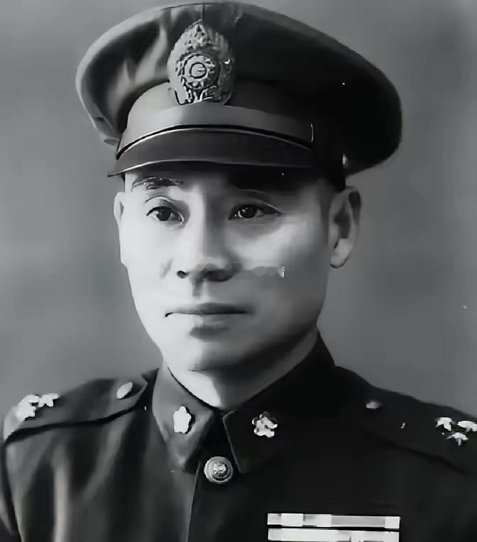 1947年，蒋经国带着侍卫闯入郭汝瑰宅邸时，正撞见他独自坐在饭桌前。两碟素菜，一