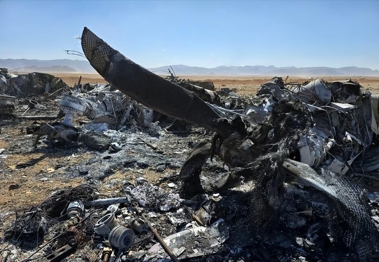 美军为了不让C-130的“核心机密”被伊朗人捡走，愣是自己动手把两架上亿美元的飞