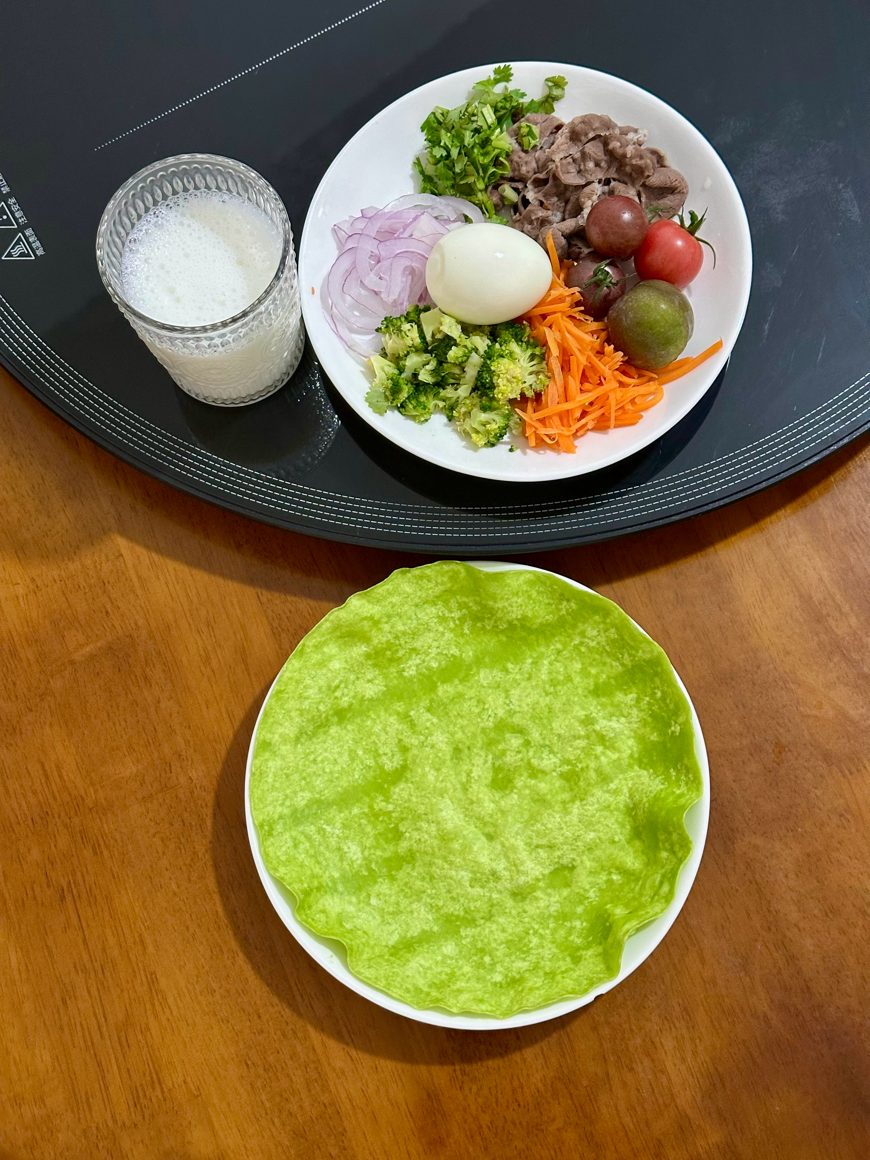 蛋、奶、肉、菜、水果，卷起来即可。 成都