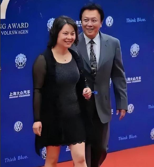 老戏骨唐国强的大女儿唐莉，今年正好43岁。和很多挤破头想进娱乐圈的星二代不一样，