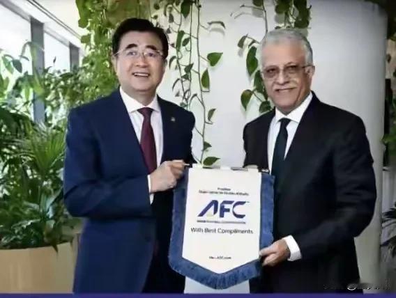 我个人感觉，从我记事以来，现在的中国足球氛围，就是最好的。青年队屡创佳绩，各省民