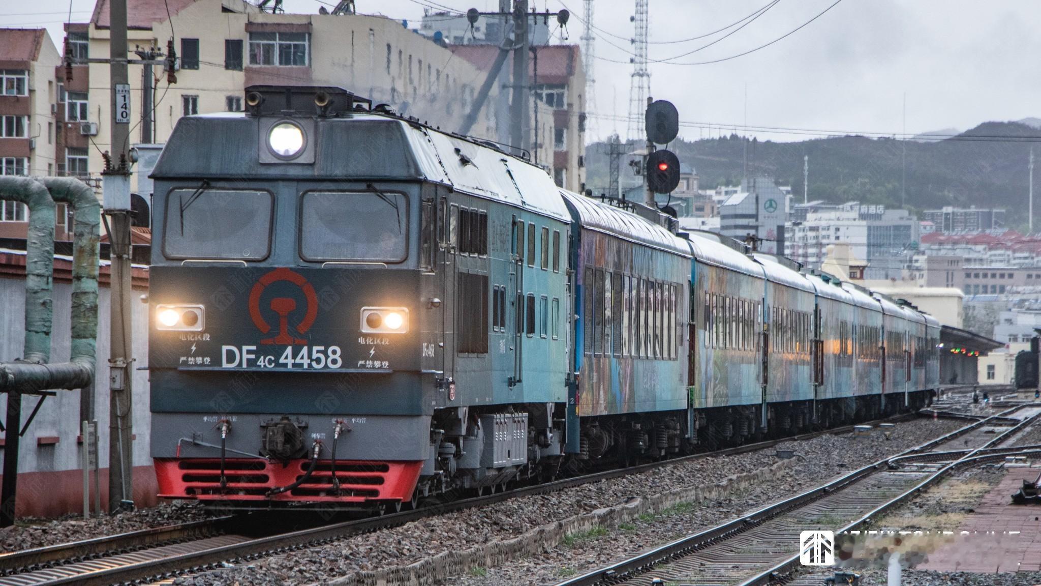 通行线·铁路【闪亮登场近十个月，再次相遇星光·燕赵号】前不久的周末，通通前往北京