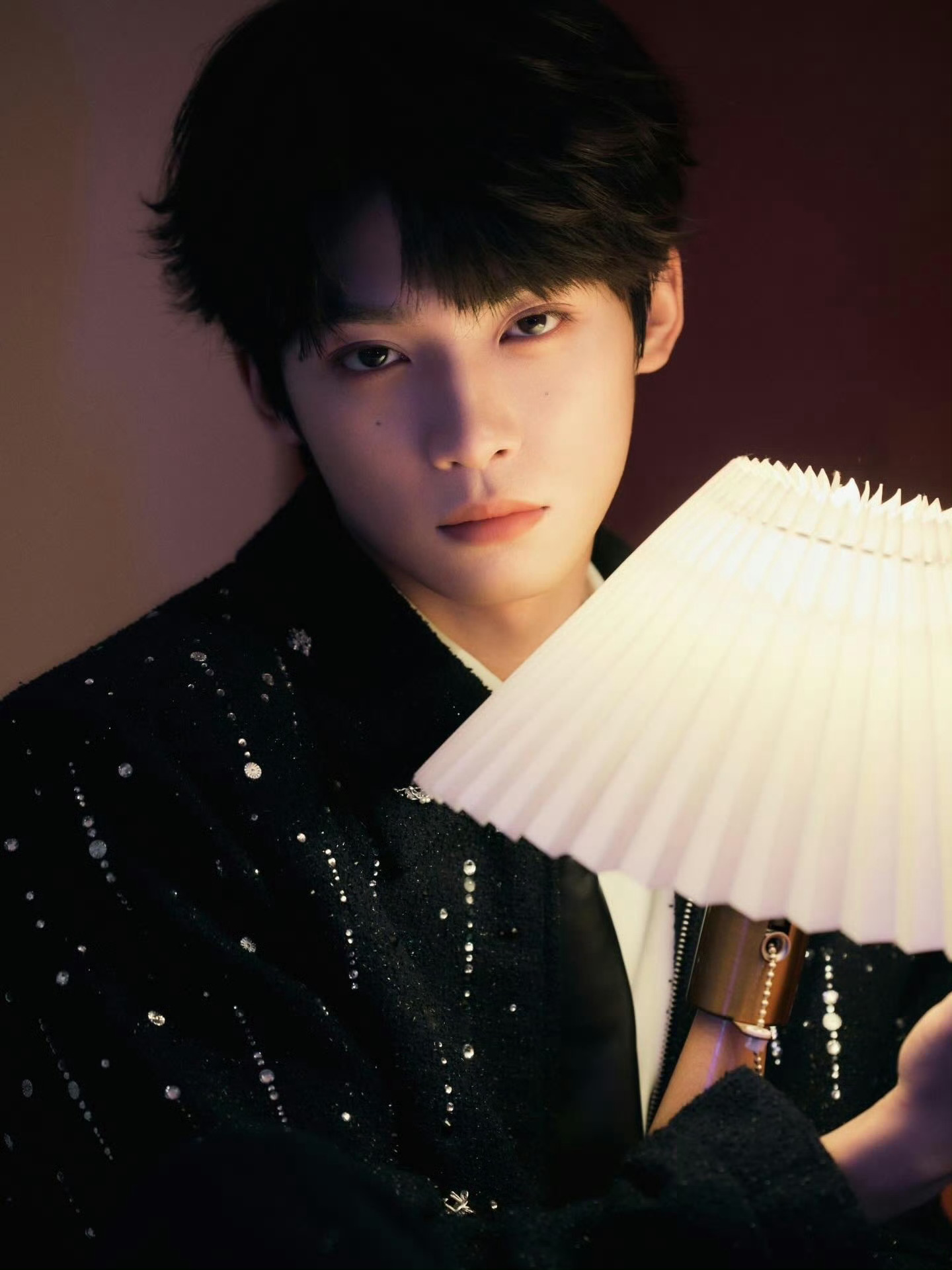 梓渝 圣诞造型图集，细闪珠片装饰的套装，冬夜温暖小屋的氛围，小王子的岁末浪漫时光