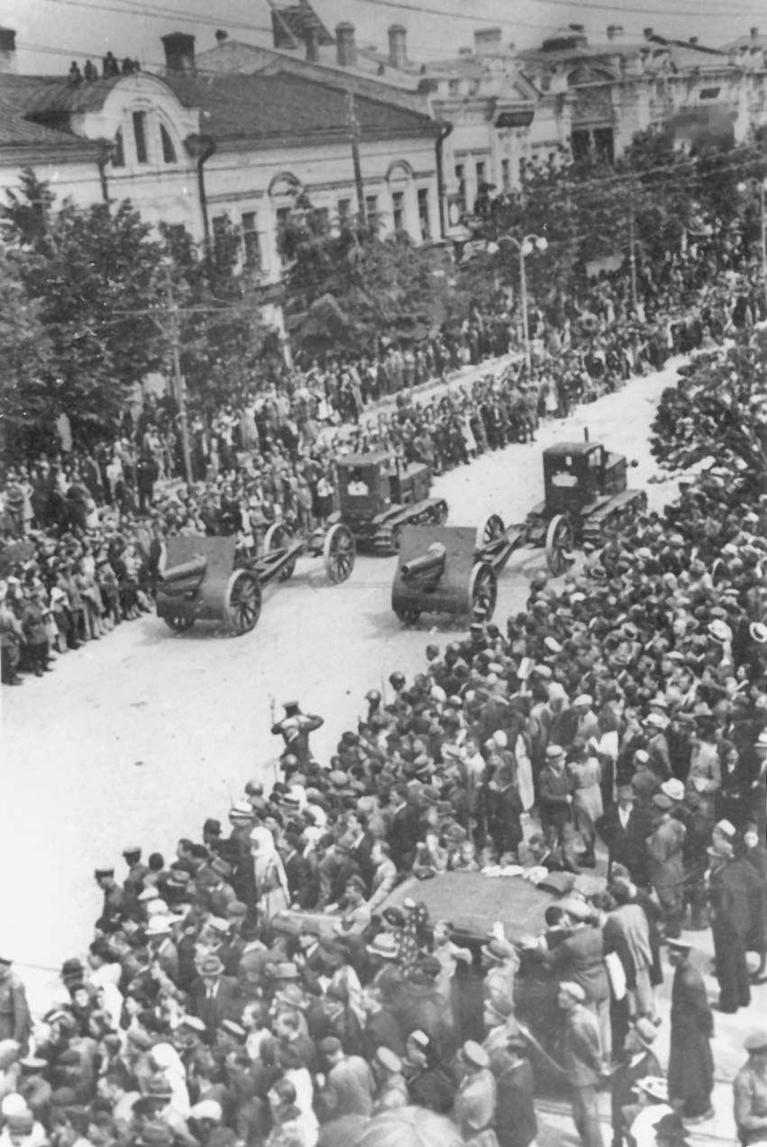 工业国就是好啊，自己能造拖拉机，平时可以耕地，战时还能拉炮——1940 年 7 