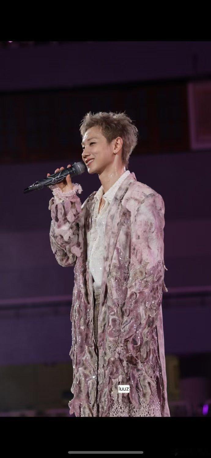 汪苏泷和男和声牵手成功汪苏泷和男和声手牵手唱谜底 刷到有人问牵手是不是设计好的，