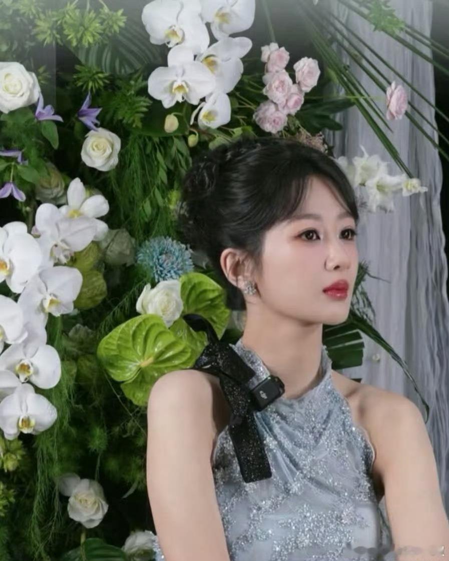 杨紫直播纯直播生图截屏 绝美[害羞] ​​​