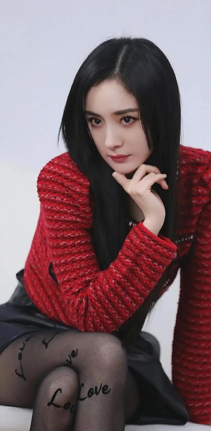 这么多年，杨幂一直身处一线女星顶流，一定程度得益于她傲人的天赋，她的美，她的身材