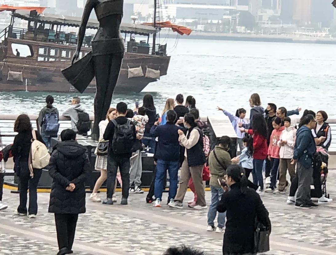 同事怀孕了却对我们做了这样的事，我们该怎么拒绝她呢？是不是只要有钱了就可以肆意矫