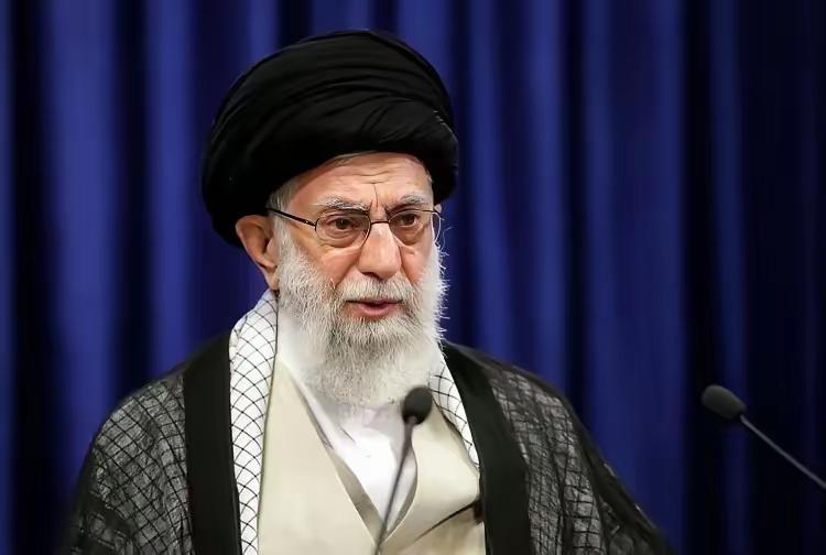 快报，快报！
一觉醒来，反了。
​11月3日，伊朗最高领袖哈梅内伊向美国抛出三颗