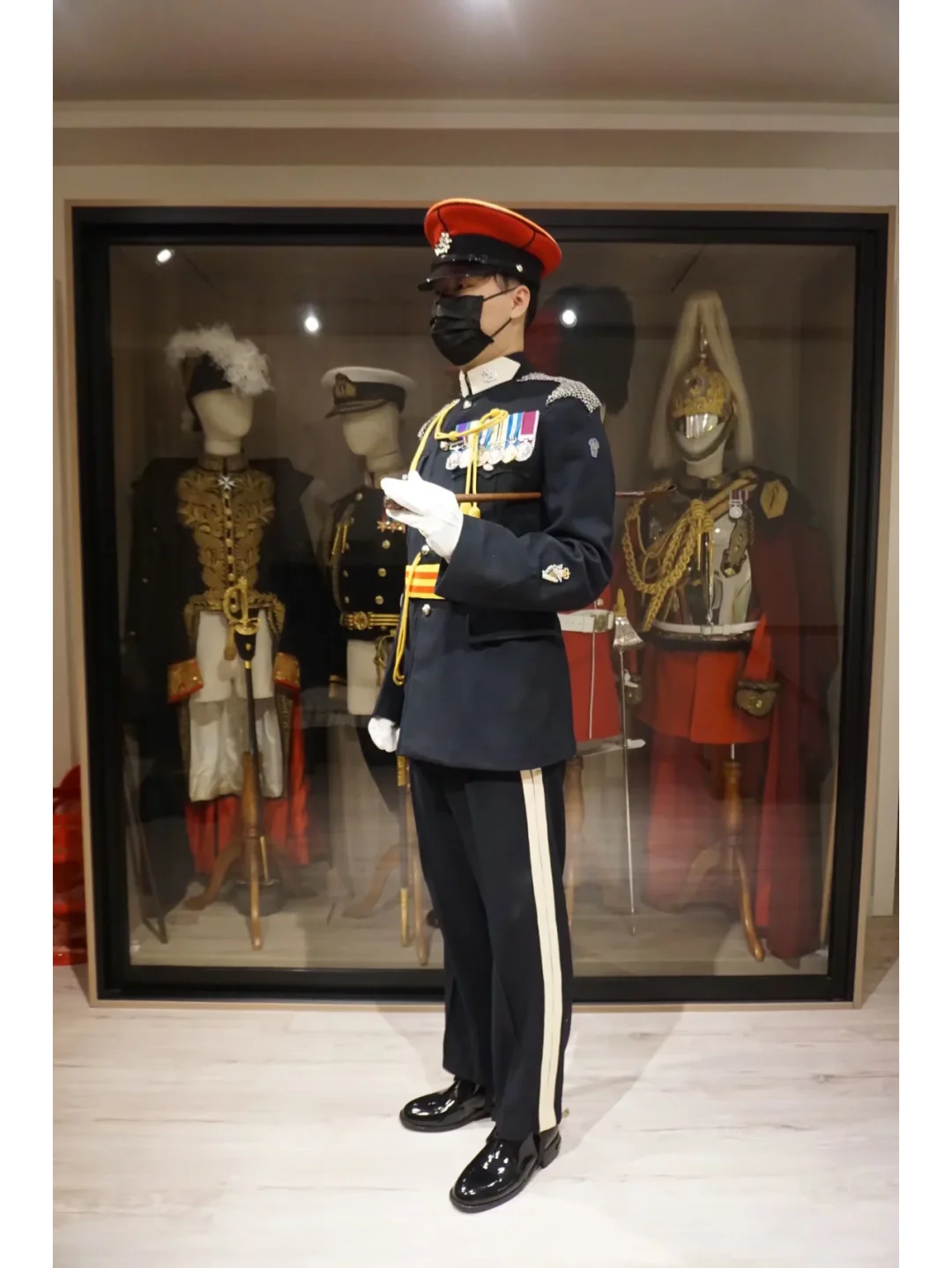 女王属皇家枪骑兵团（QRL） 二级准尉常礼服