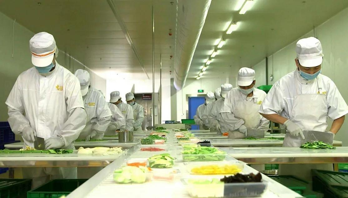 预制菜既然可以给小朋友们吃，
那说明它是安全的，
谁也不敢乱来。
但是，
这配料