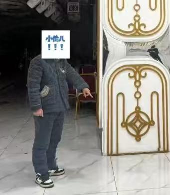 白嫖上瘾了？蹭饭上瘾了？偷酒上瘾了？

这下终于被抓了吧。

一男子长期在各种宴