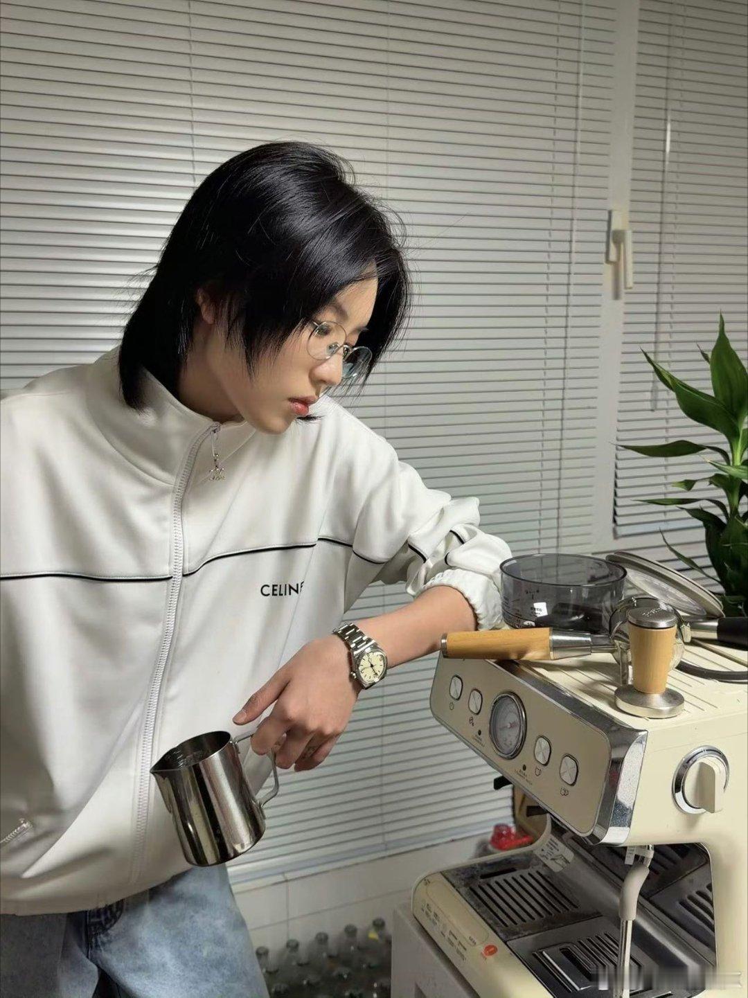 陆柯燃回应是粉丝活着的理由之一陆柯燃谈30岁 的见面会小片里居然有5个K！她们在