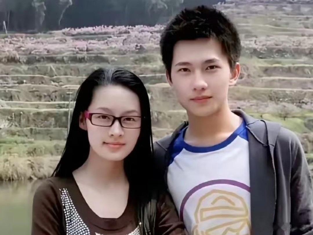 李沁和杨洋早期合照，当时两人还很青涩啊，但是俩人从未丑过。