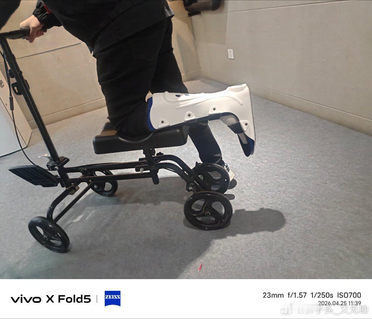 500万泄密一下我鹏的下一代出行最后一公里的全新车型四轮，扶手盘大换样！ 车型研