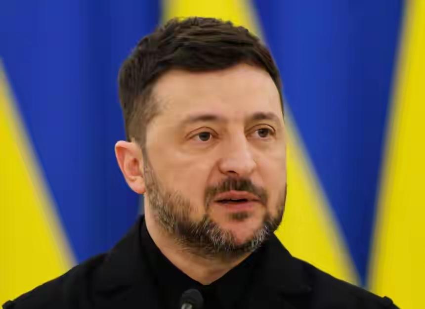 泽连斯基终于表态：乌克兰一切就绪，就等美国点头