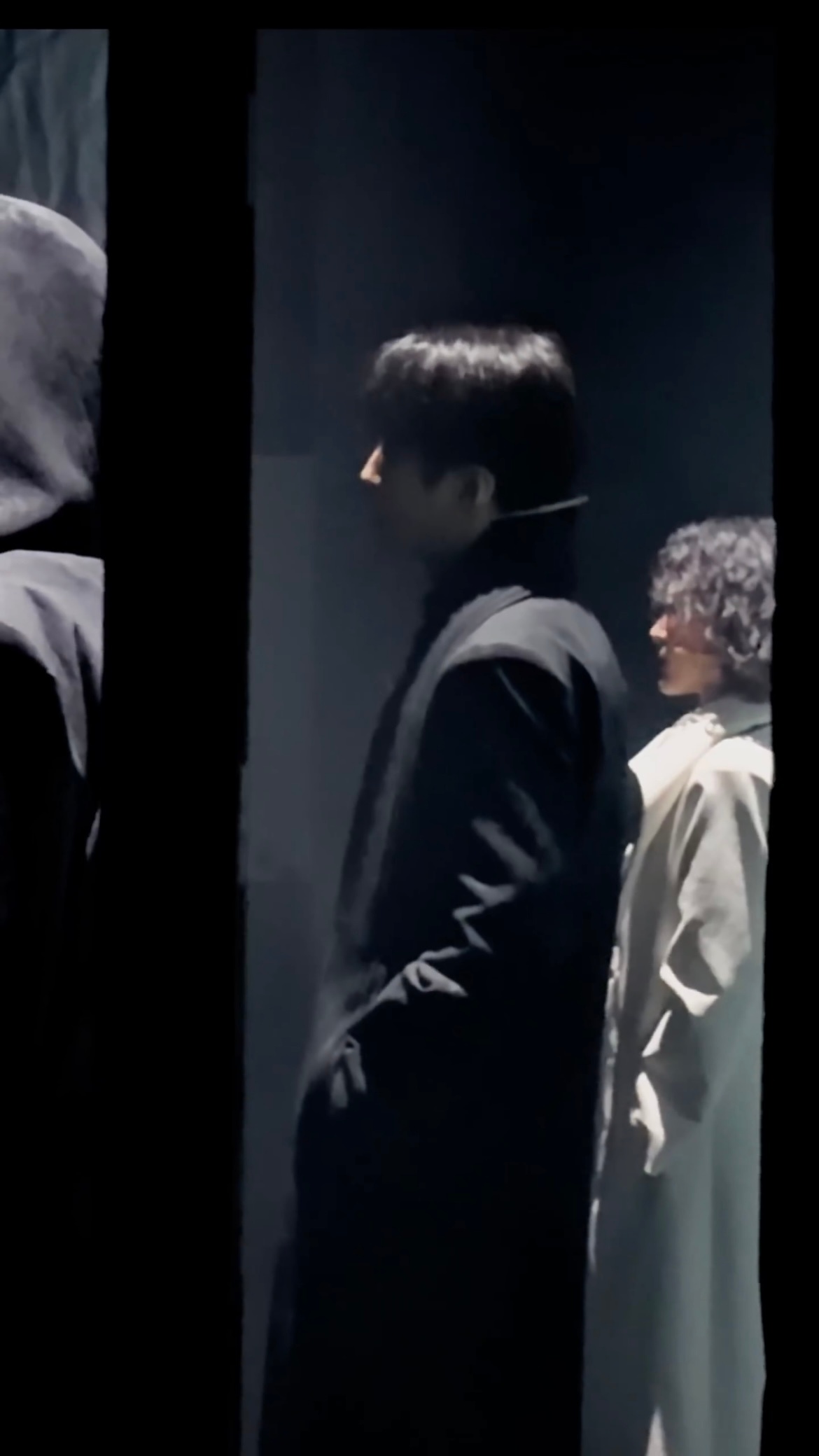 王俊凯  我不中了，原来这套大衣里面还穿了四件衣服❓ 