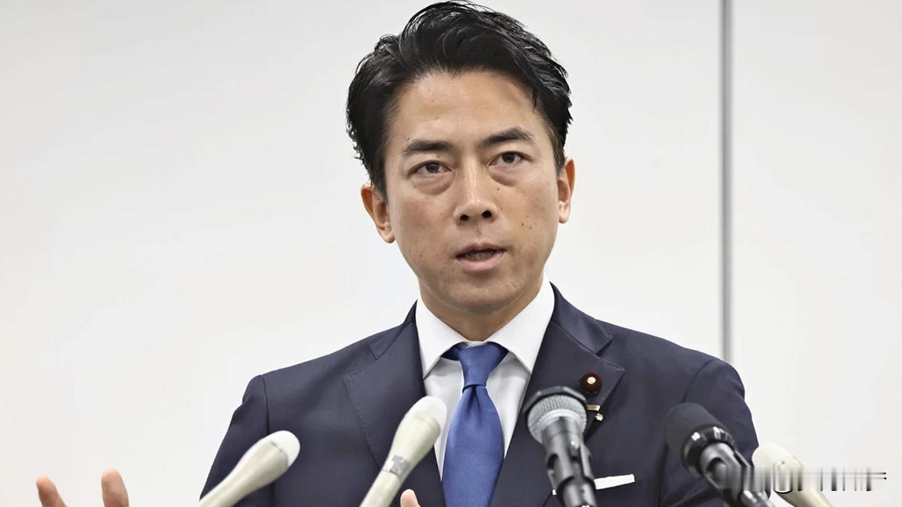 近日，日本再踩红线，防卫大臣小泉进次郎12月19日登上美国核动力潜艇，自民党等还