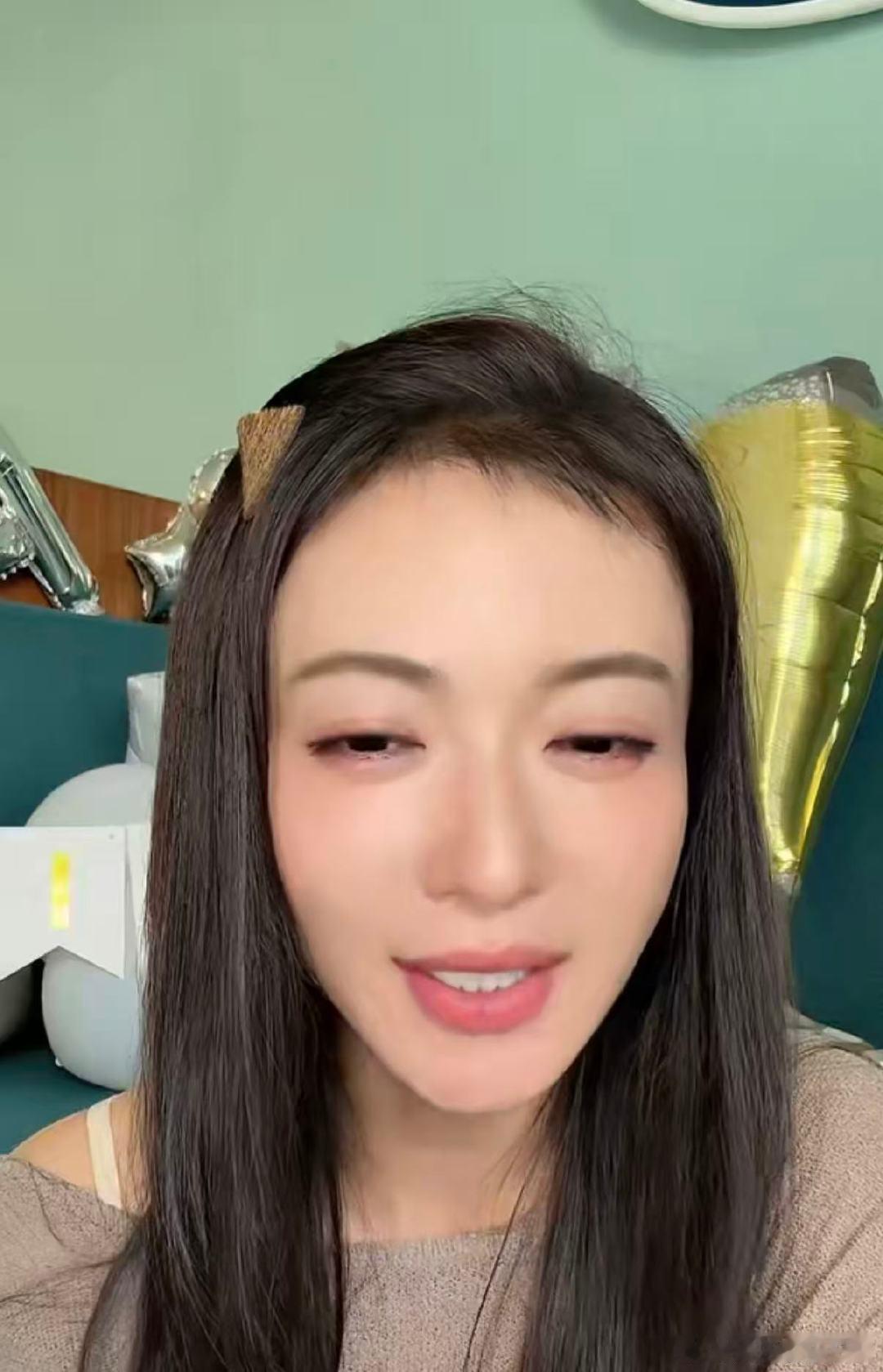 吴谨言很想尝试自己配音吴谨言不强求凤不栖用原声 吴谨言生日直播回应大家关心的《凤
