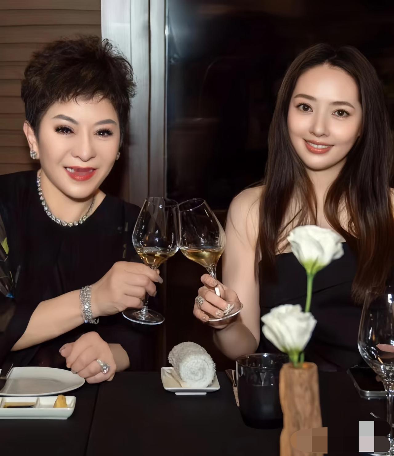 终于知道了，
为什么向太会这么喜欢郭碧婷了。
并不是因为她长得多漂亮，而是因为郭