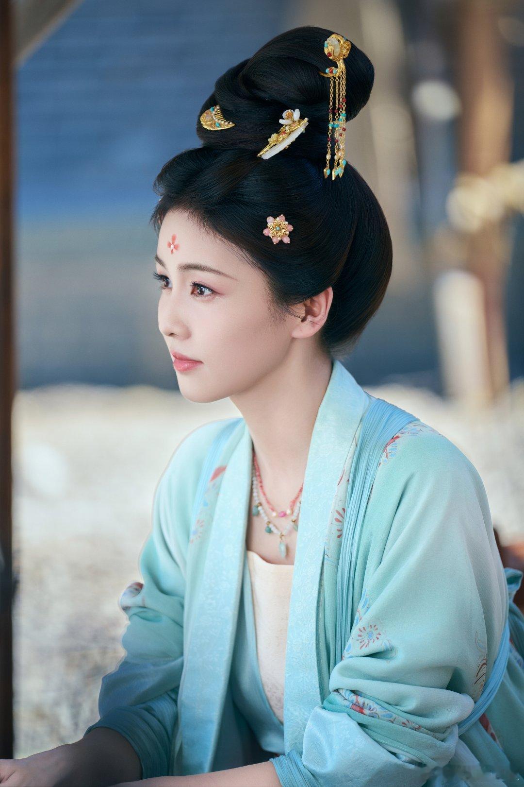 陈都灵演技vs白鹿演技 有一说一，今年看了白鹿两部剧，在《莫离》里演的比《唐宫奇