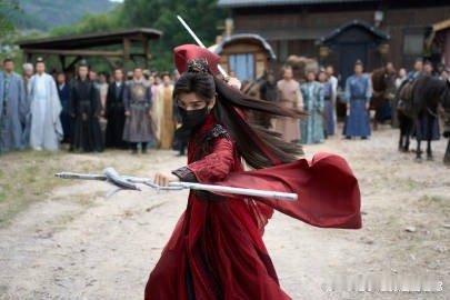 苏暮雨从白月光到朱砂痣白衣苏暮雨像薄雪一般，红衣苏暮雨如同烈火一般，真的是从白月