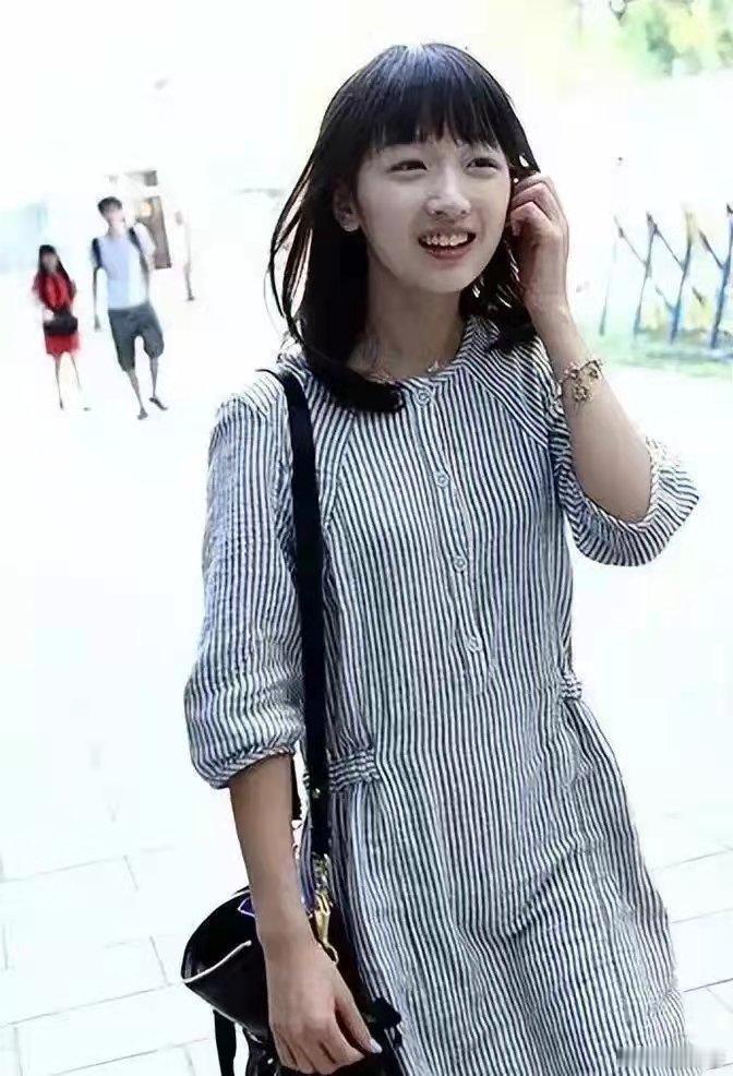 周冬雨已经由清纯少女变成气质女神了！ ​​​