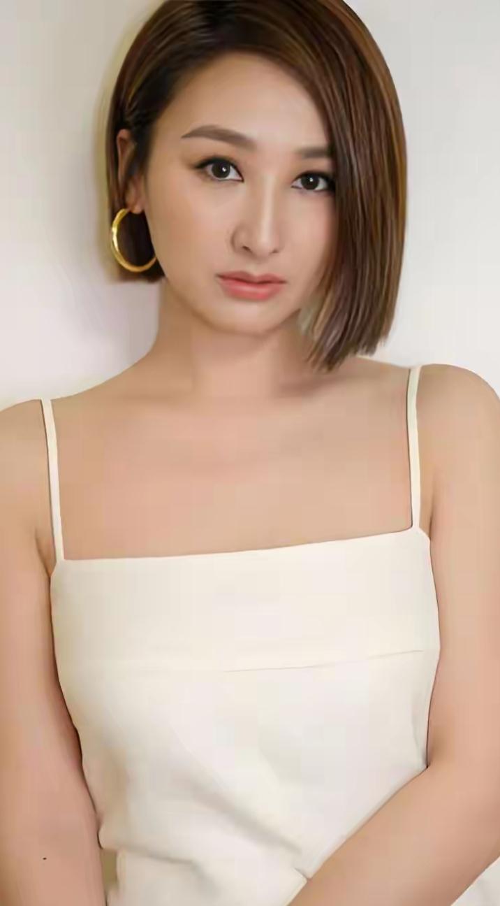 高海宁，中国香港女演员，自带浓郁港风气质。身姿出众，演技不断突破，凭借《三十而已