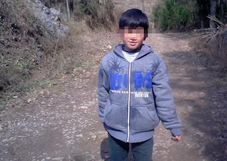 李亚鹏这反差也太绝了！做生意亏得都快没朋友了，可做慈善呢，一干就是十几年，这人真