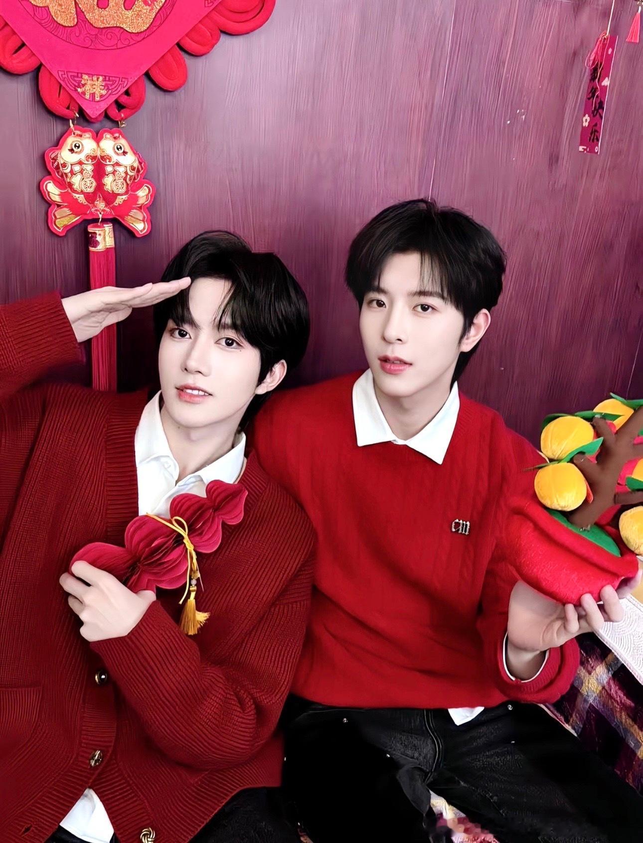 ⭐ 🍁 哇哦，小程序上面更新了新图，太好看了叭这背景好熟悉（有点像生日直播里的