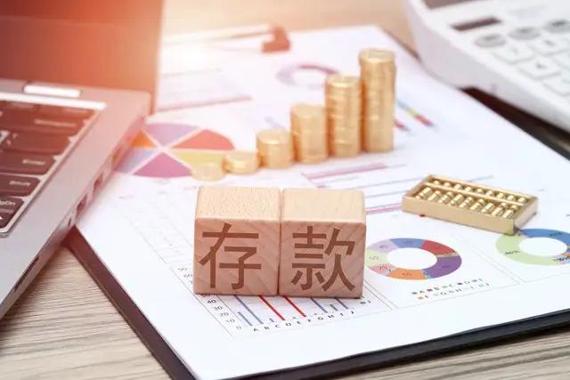 如果老人去世了
老人在银行的存款怎么支取
分三种情况

第一种情况，老人的存折、