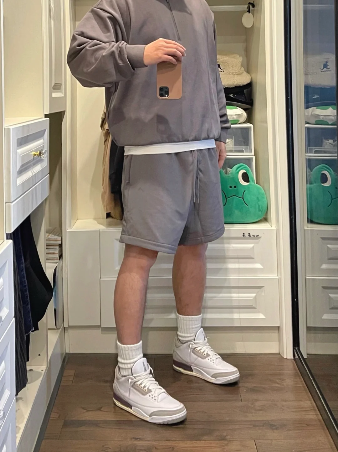 格雷色系｜小白鞋穿搭