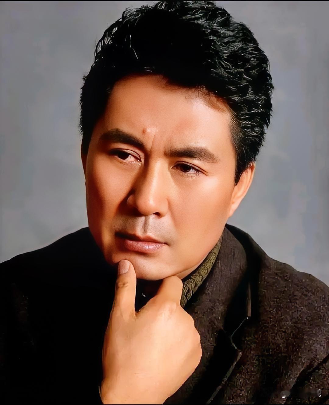 大家还记得这位男演员吗？
 他今年71岁，土生土长山东人，毕业于山东艺术学院话剧
