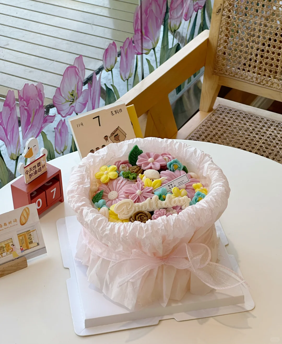 “花点时间，平淡生活” ＃今日份客订6英寸自制巧克力花🌸蓝风车动物奶...