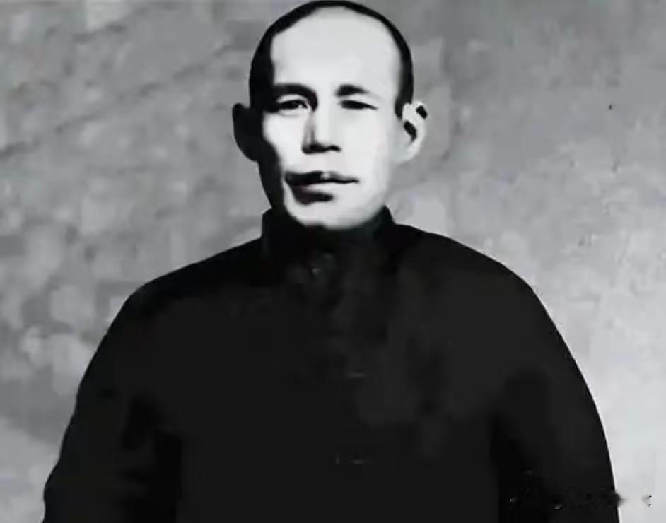 最让人落泪的无名英雄！一辈子卖盐普通职工，却救下三千红军，隐功四十年无人知
 