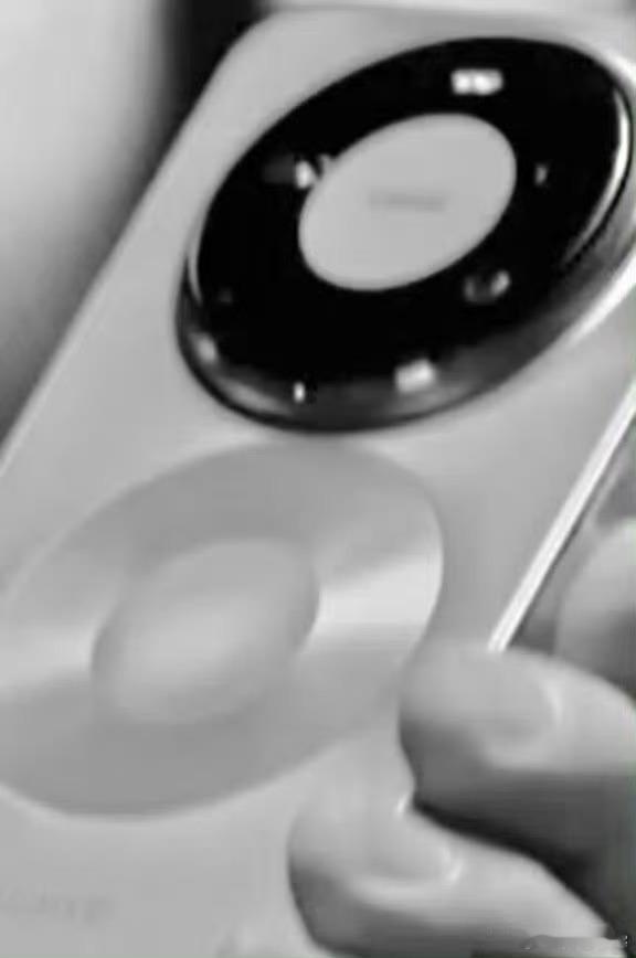 华为Mate80 看来是无疑了。据说20GB内存，麒麟9030处理器，3D人脸识