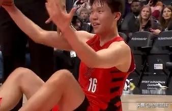 恭喜！杨瀚森省钱了

今天NBA官方宣布，昨天杨瀚森和里斯的技术犯规已被撤销，杨