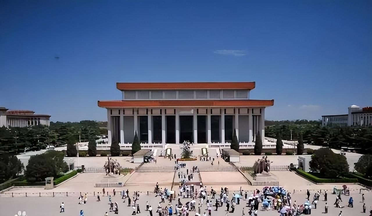 毛主席逝世遗体要火化，华国锋问医生：咱们技术能不能永远防腐？

毛主席走后，华国